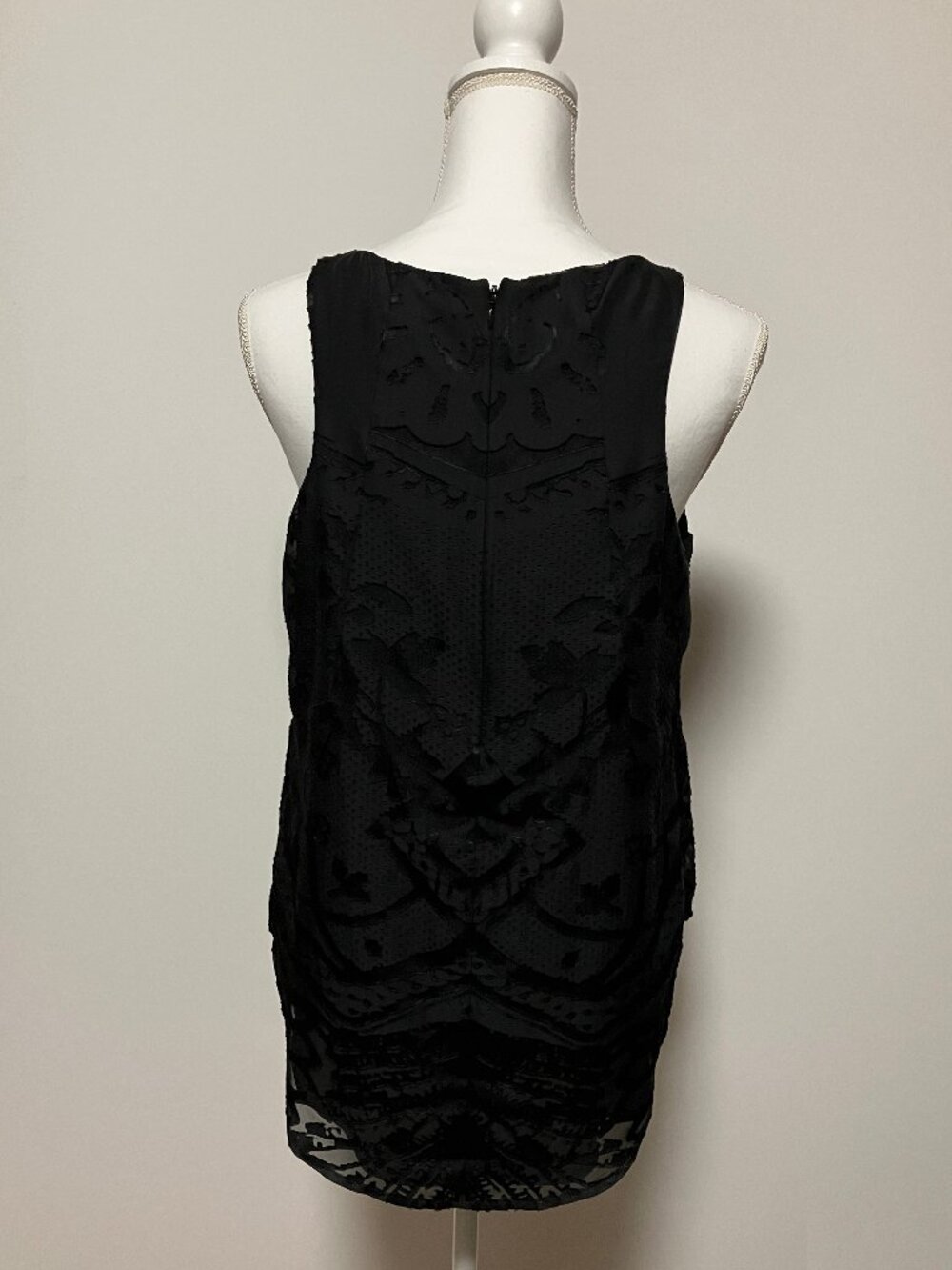 Cabi Jubilee Velvet Burnout Overlay Tank Top Black Blouse Style 148 Size Small - Picture 4 of 8